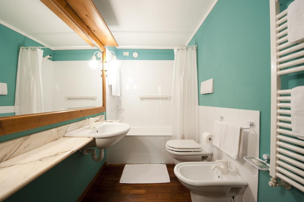Holidays Dolomiti Apartment Resort Carisolo Exterior photo