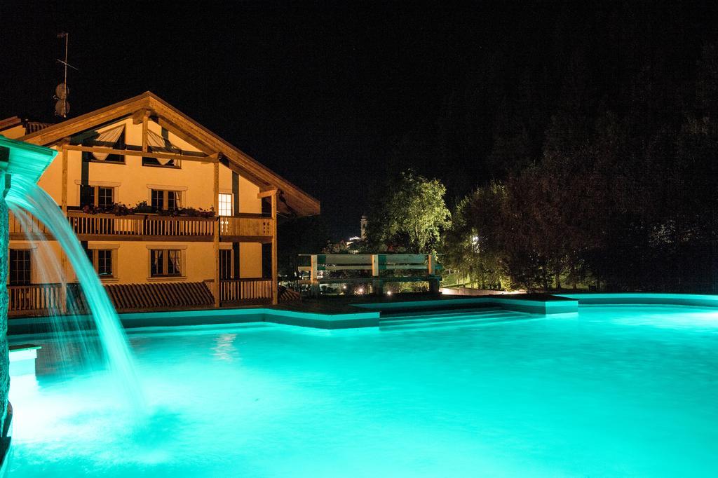 Holidays Dolomiti Apartment Resort Carisolo Exterior photo